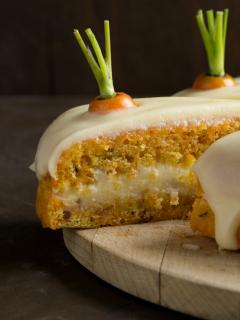 Low-Carb Carrot & Lemon Curd Poke Cake